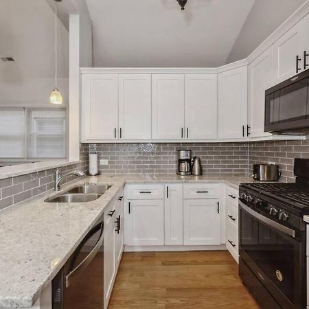 2-Bed 2-Bath Apt - Close To Uc W/ Free Parking Chicago Kültér fotó