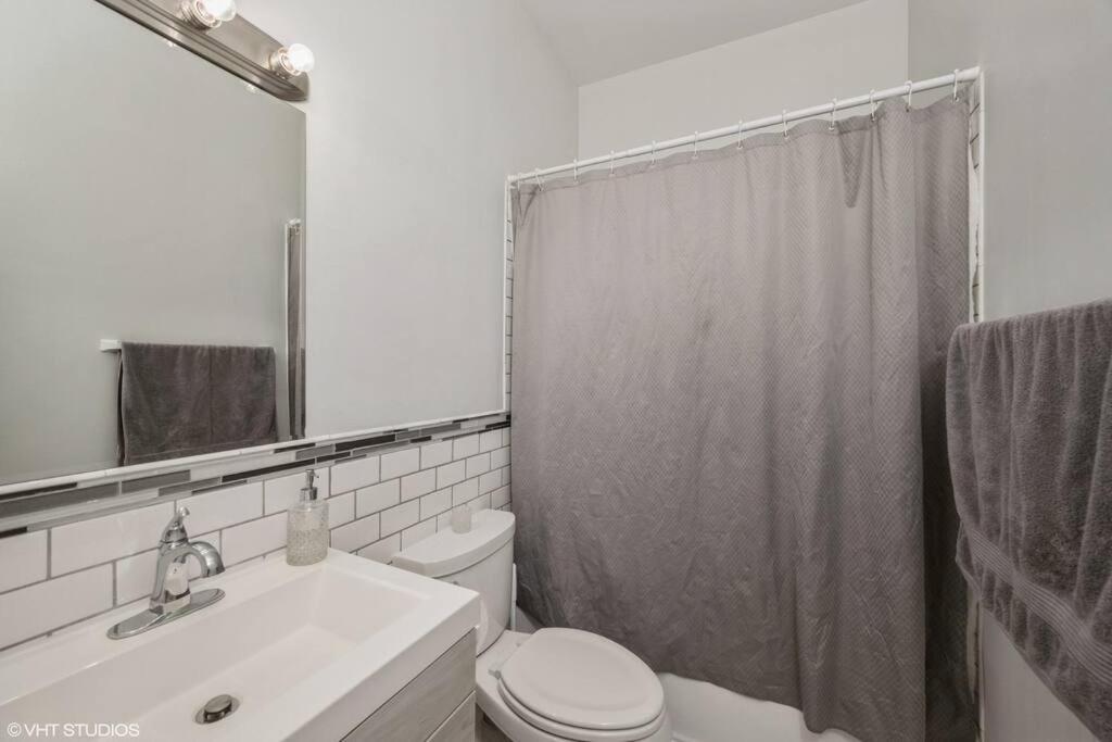 2-Bed 2-Bath Apt - Close To Uc W/ Free Parking Chicago Kültér fotó