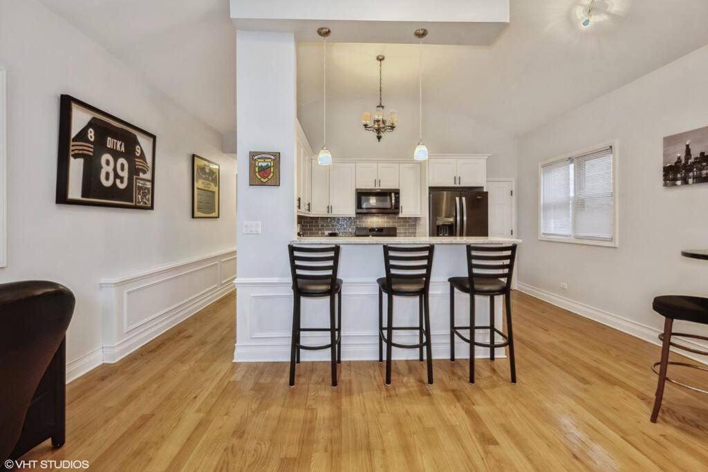 2-Bed 2-Bath Apt - Close To Uc W/ Free Parking Chicago Kültér fotó