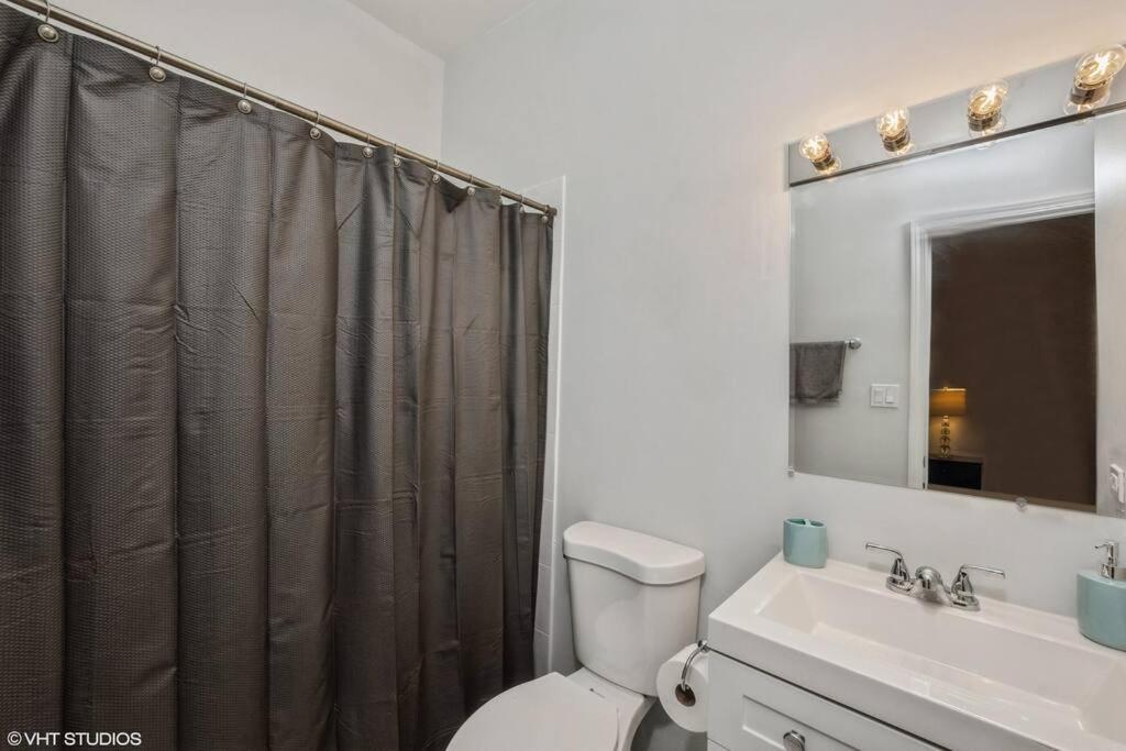 2-Bed 2-Bath Apt - Close To Uc W/ Free Parking Chicago Kültér fotó